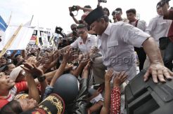 Prabowo Disambut Ribuan Pendukung di Makassar
