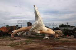 Patung Raksasa Marilyn Monroe di Pembuangan Sampah