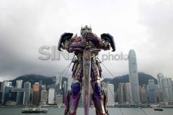 Robot Transformers Optimus Prime Setinggi 21 kaki