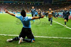 Luis Suarez Singkirkan Inggris, Uruguay Unggul 2-1