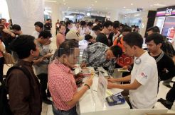 Antrean Pembeli Smartphone LG G3