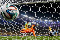 Uruguay Tanpa Luis Suarez, Kolombia Menang 2-0