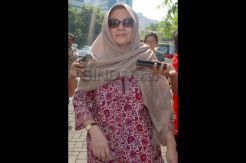 Ratu Rita Jenguk Akil Mochtar di Rutan KPK