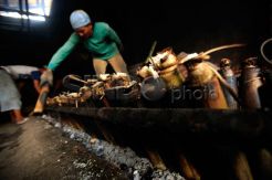 Di Bulan Ramadhan Pesanan Lemang Meningkat