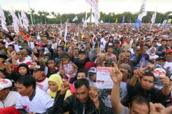 Massa Tumpah Ruah di Panggung Rakyat Prabowo-Hatta