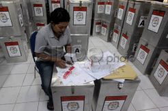 Kebut Distribusi Logistik Pemilu