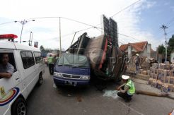 Rem Blong, Truk Timpa Pick-up
