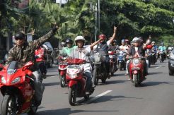 Pendukung Prabowo-Hatta Gelar Konvoi