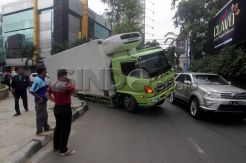 Truk Amblas di Kemang