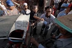 Ratusan Kaum Duafa Terima Zakat