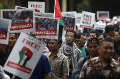 Ratusan Pengunjuk Rasa Kutuk Serangan Israel