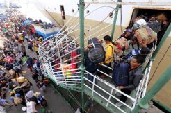 Ribuan Pemudik Tiba di Tanjung Perak Surabaya