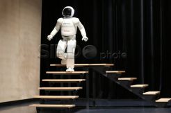 Honda Perkenalkan Asimo Versi Terbaru