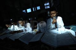 Ribuan Siswa Gelar Khataman Al-Quran Bersama