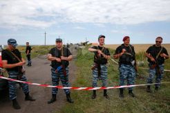 Pemberontak Pro-Rusia Jaga Lokasi Jatuhnya MH17