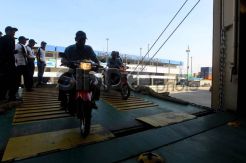 Ribuan Pemotor Mudik Gratis Naik KM Ciremai