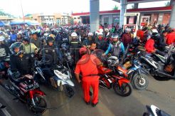 SPBU Cilamaya Dipadati Pemudik Motor
