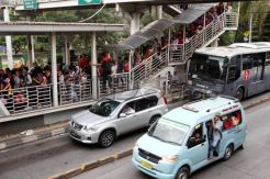 Bus Transjakarta Padat Penumpang