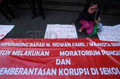 Demo Forum Orang Tua Siswa Dukung Moratorium