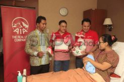 AIA Berikan Hadiah Kepada Bayi 17 Agustus