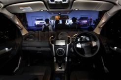 Isuzu MU-X, SUV Stylish Seharga Rp 425 Juta