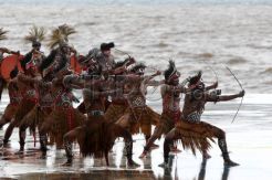 Penari Tradisional Meriahkan Sail Raja Ampat 2014