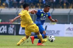 Persib Kalahkan Persik 3-0