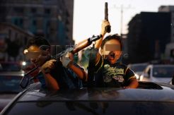 Gencatat Senjata, Warga Gaza Rayakan Kemenangan Hamas