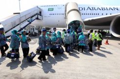 Calon Haji Embarkasi Surabaya Diterbangkan