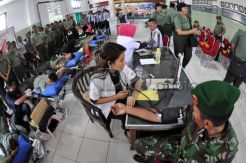 Donor Darah Peringati HUT TNI ke-69