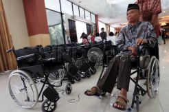 TNI-AD Beri Bantuan Kursi Roda Untuk Para Purnawirawan