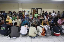 Ratusan Siswa SMA Menangis di Hadapan Orang Tuanya