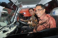 Asosiasi Perusahaan Minyak Sumbang Truk Sampah ke Pemprov DKI