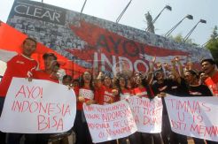Suporter Timnas U19 Berikan Dukungan
