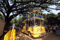 Bank Mandiri Serahkan Bantuan 2 Unit Bus Bandros