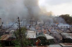 Kebakaran Hebat Landa Asrama TNI Berlan