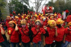 Ribuan Buruh Wanita Cimahi Tuntut Perbaikan UMK
