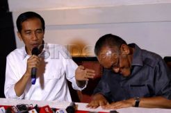 Jokowi Bertemu Empat Mata dengan Ical