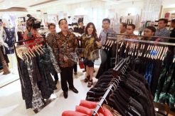 Mendag Tinjau Produk Dalam Negeri di Pacific Place