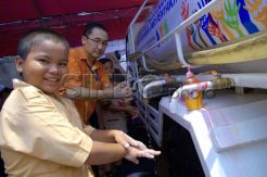 Palyja Kampanye Cuci Tangan Pakai Air Bersih