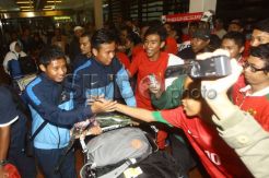 Suporter Sambut Kedatangan Timnas U19 di Bandara Soetta