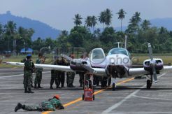 Jet Tempur Sukhoi Daratkan Paksa Pesawat Asing di Manado