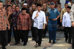 Jokowi-JK Salat Jumat Bersama