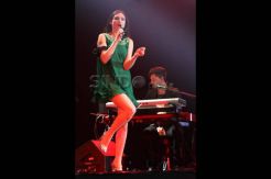 Cantiknya Sophie Ellis Bextor Saat Tampil di Soundsfair