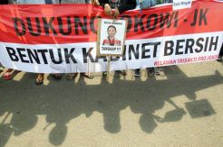 Unjuk Rasa Tolak Calon Menteri Bertanda Merah dan Kuning