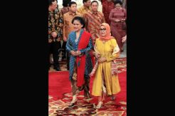 Ibu Negara Iriana Tampil Anggun Saat Pelantikan Kabinet Kerja