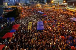 Satu Bulan Demonstran Duduki Jalan Utama di Hong Kong