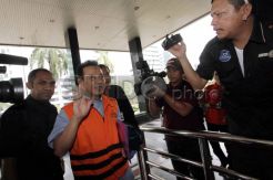 Tiba di KPK, Ade Swara Sapa Wartawan