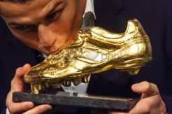 Ronaldo Raih Sepatu Emas Eropa