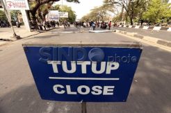 Mahasiswa UNM Blokir Jalan